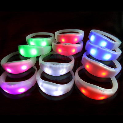 Vòng Tay Phát Sáng LED Hồng Lá Công Tắc